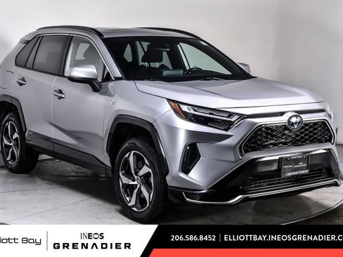 Used 2022 Toyota RAV4 SE w/ Weather & Moonroof Package AWD/4WD image 1
