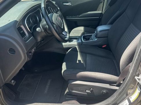 Used 2017 Dodge Charger SXT w/ Driver Confidence Group AWD/4WD image 2