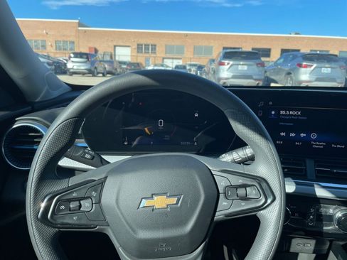 Used 2025 Chevrolet Trax LT image 34