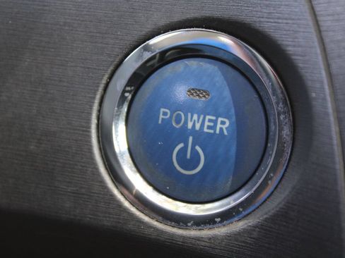 Used 2015 Toyota Prius Four FWD image 32