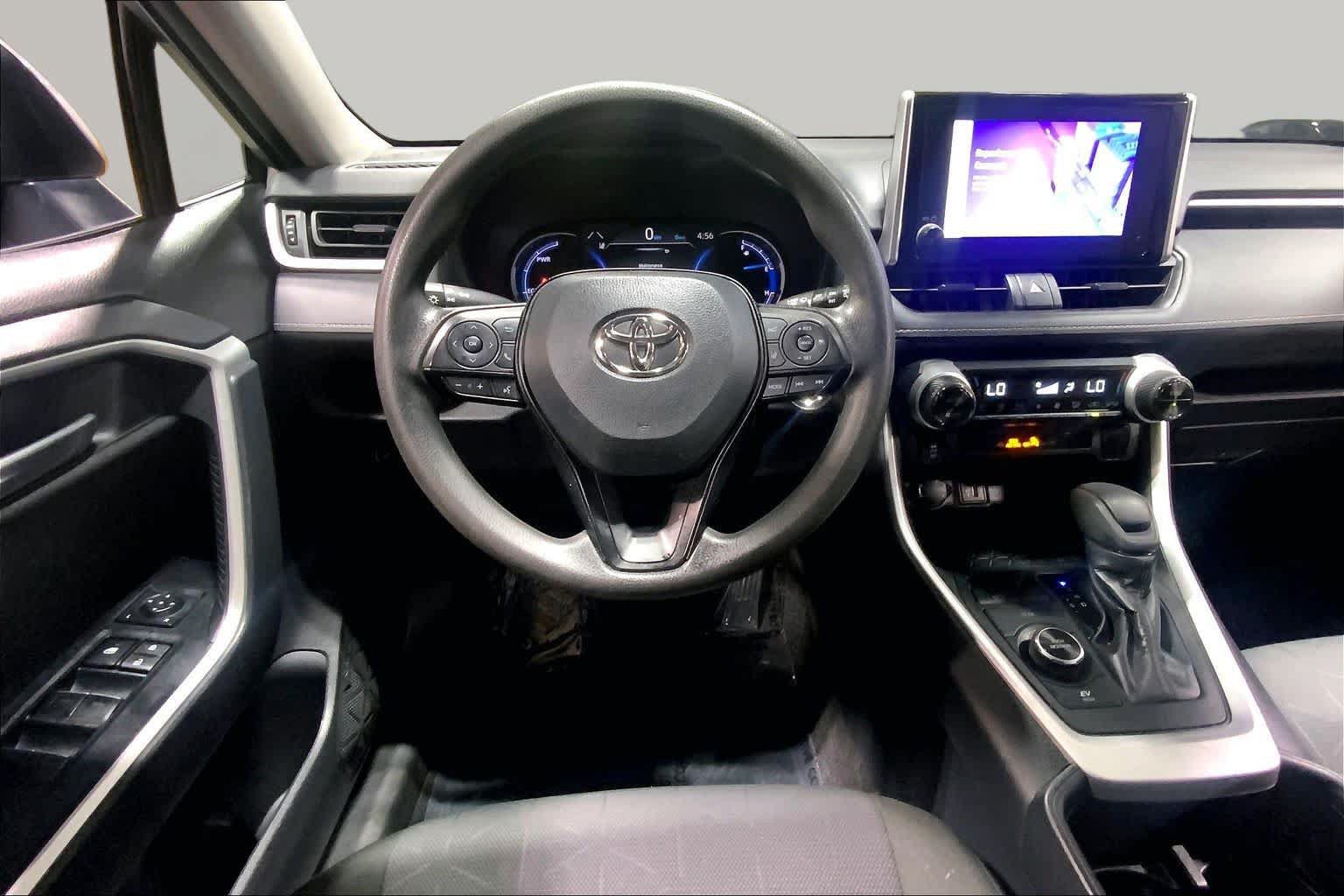 Used 2025 Toyota RAV4 XLE AWD/4WD image 6