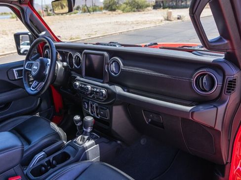 Used 2022 Jeep Wrangler Unlimited Sahara w/ Cold Weather Group image 15