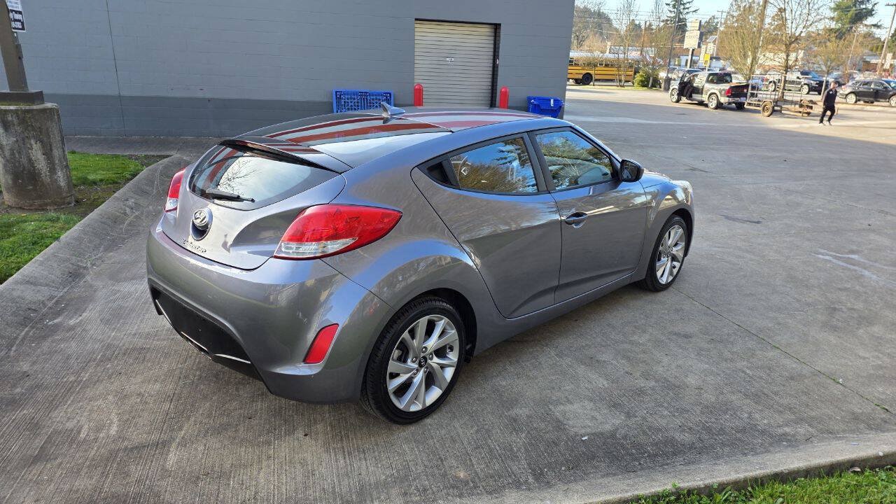 Used 2017 Hyundai Veloster FWD image 5
