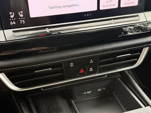 Used 2024 Volkswagen Atlas SE AWD/4WD image 22