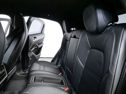 Certified 2025 Porsche Cayenne Turbo GT image 20