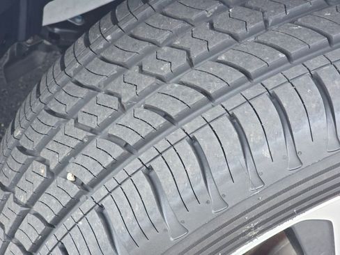 Used 2025 Honda Pilot Touring image 12