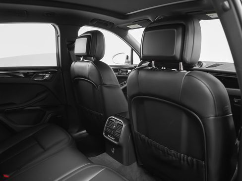 Certified 2026 Porsche Macan image 26