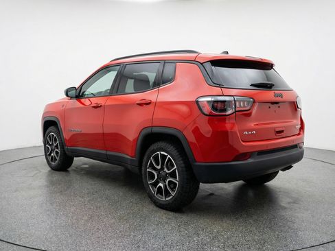 Used 2025 Jeep Compass Trailhawk image 6