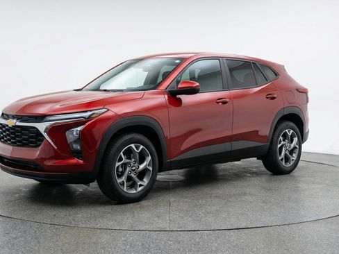 Used 2025 Chevrolet Trax LT w/ LT Convenience Package image 3