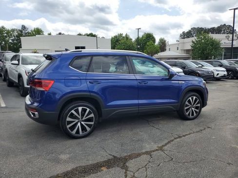 Certified 2023 Volkswagen Taos SE w/ Panoramic Sunroof Package FWD image 4