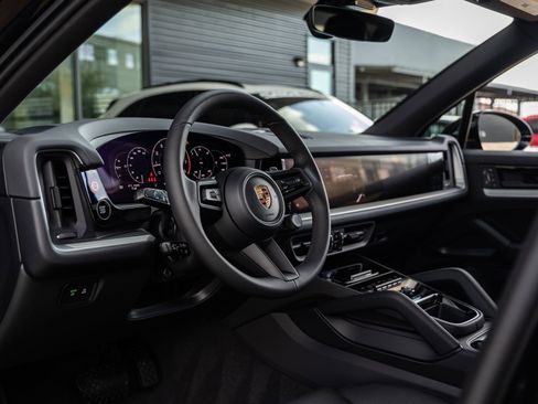 Certified 2026 Porsche Cayenne image 4