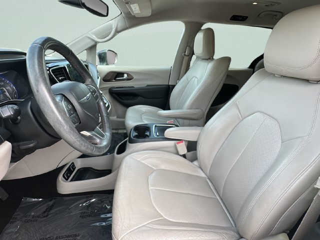 Used 2017 Chrysler Pacifica Touring-L Plus FWD image 14
