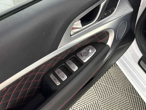 Used 2022 Genesis G70 3.3T image 17