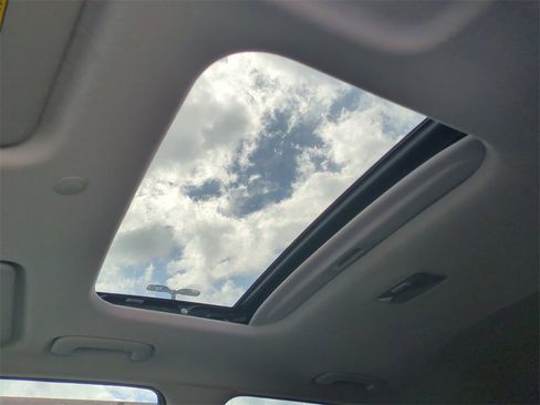 New 2025 Hyundai Venue SEL image 22