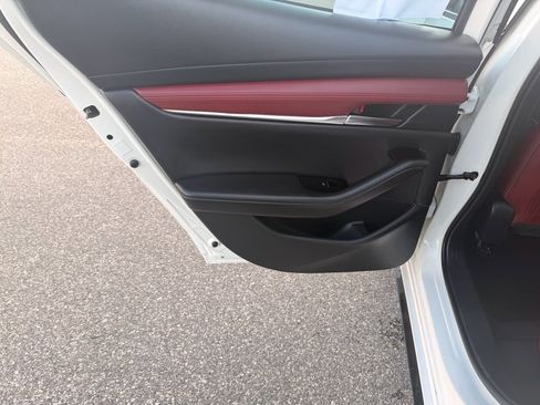 Used 2024 MAZDA MAZDA3 Hatchback w/Premium Plus Pkg image 18