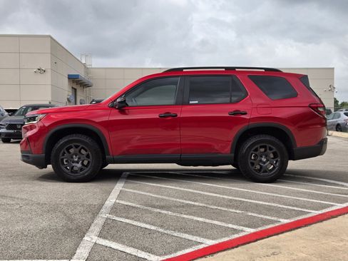 Used 2024 Honda Pilot TrailSport image 6