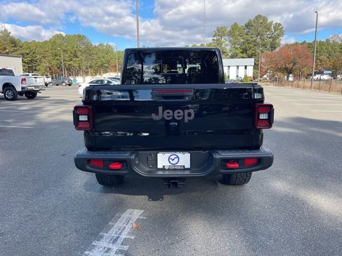 Used 2025 Jeep Gladiator Rubicon w/ Convenience Group image 6