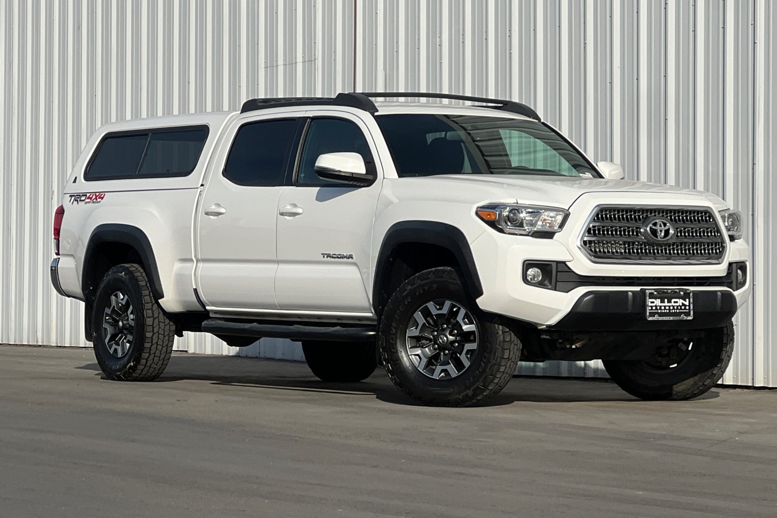 Used 2017 Toyota Tacoma TRD Off-Road w/ Tow Package AWD/4WD image 2