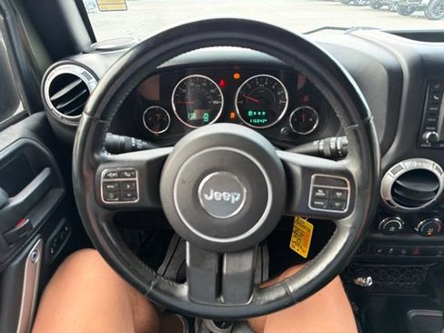 Used 2015 Jeep Wrangler Unlimited Rubicon w/ Connectivity Group AWD/4WD image 19