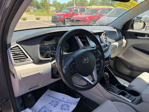 Used 2018 Hyundai Tucson Value AWD/4WD image 16