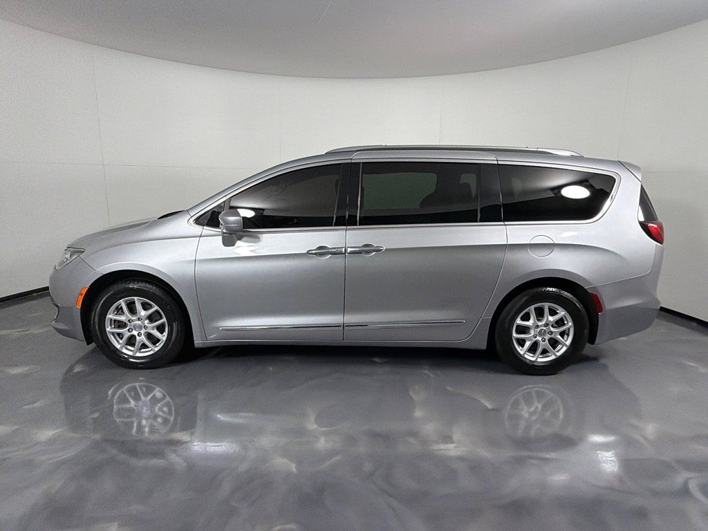 Used 2020 Chrysler Pacifica Touring-L FWD image 8