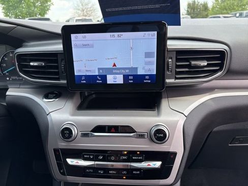 Used 2023 Ford Explorer XLT w/ Equipment Group 202A AWD/4WD image 9