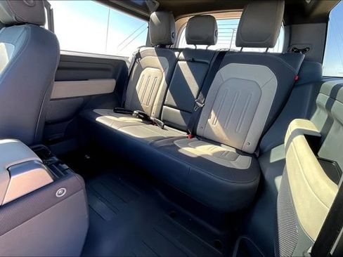 Used 2022 Land Rover Defender 90 X-Dynamic S image 26