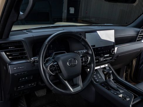 Used 2025 Lexus GX 550 AWD/4WD image 17