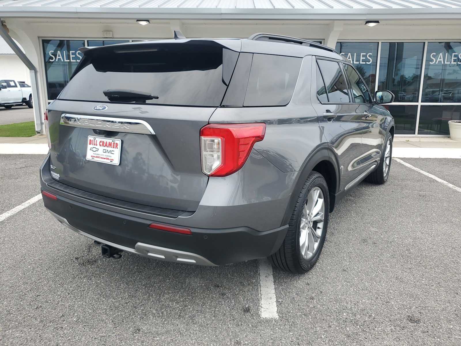 Used 2023 Ford Explorer XLT w/ Equipment Group 202A RWD image 8
