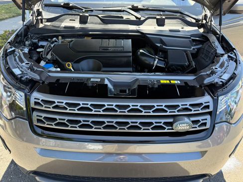 Used 2018 Land Rover Discovery Sport SE AWD/4WD image 31