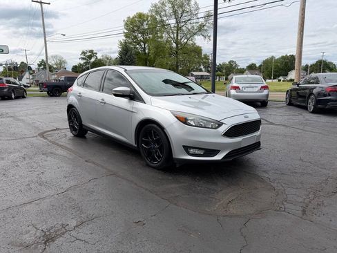 Used 2015 Ford Focus SE w/ Equipment Group 201A FWD image 5