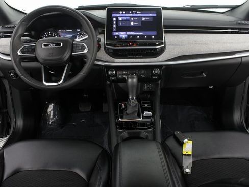 Used 2023 Jeep Compass Latitude image 9