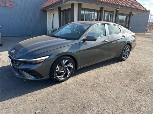 Used 2025 Hyundai Elantra SEL FWD image 13