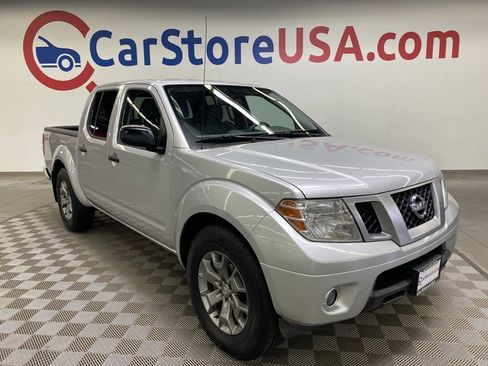 Used 2020 Nissan Frontier SV image 1