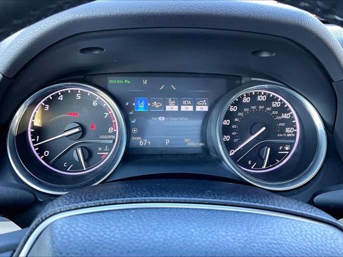 Used 2018 Toyota Camry XLE image 25