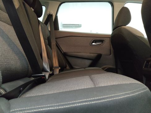 Used 2022 Nissan Rogue SV AWD/4WD image 19