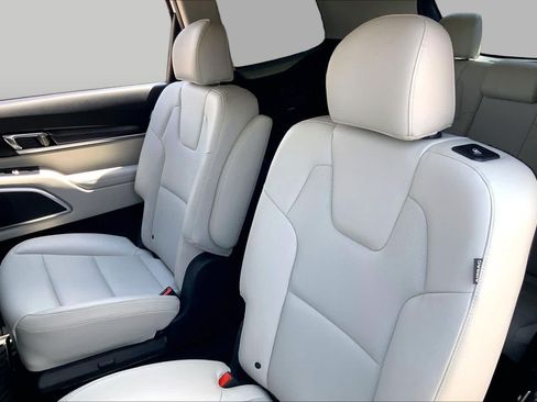 Certified 2023 Kia Telluride S w/ S Sunroof Package FWD image 20