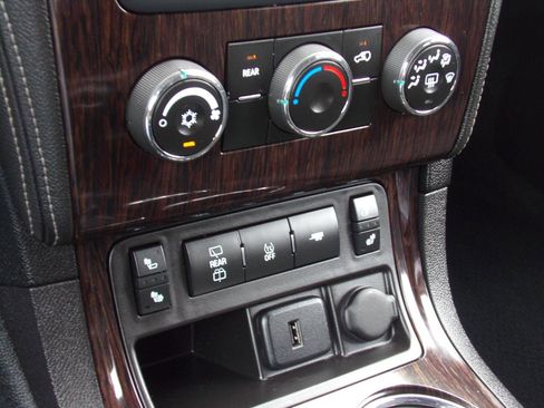 Used 2017 Chevrolet Traverse LT w/ Style and Technology Package AWD/4WD image 17