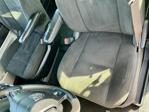 Used 2015 Dodge Grand Caravan American Value Package image 38