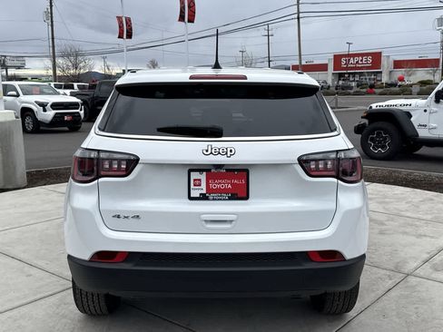 Used 2025 Jeep Compass Sport image 4