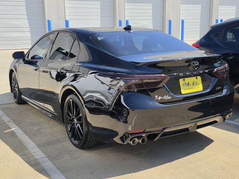 Used 2021 Toyota Camry XSE image 6