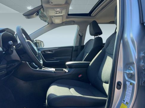 Used 2024 Toyota RAV4 XLE image 5