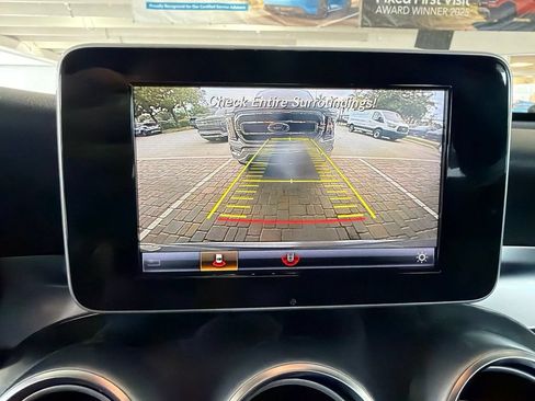 Used 2018 Mercedes-Benz GLC 300 4MATIC w/ Premium Package image 16