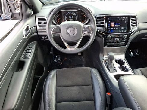 Used 2019 Jeep Grand Cherokee Laredo w/ Laredo X Package AWD/4WD image 11