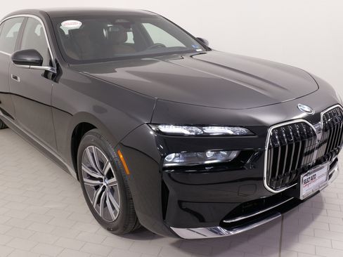 Used 2024 BMW i7 xDrive60 w/ Executive Package image 5
