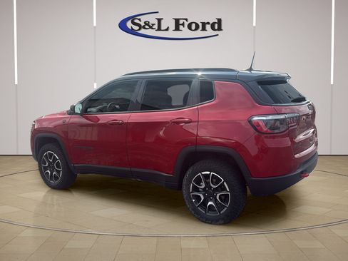 Used 2025 Jeep Compass Trailhawk AWD/4WD image 5