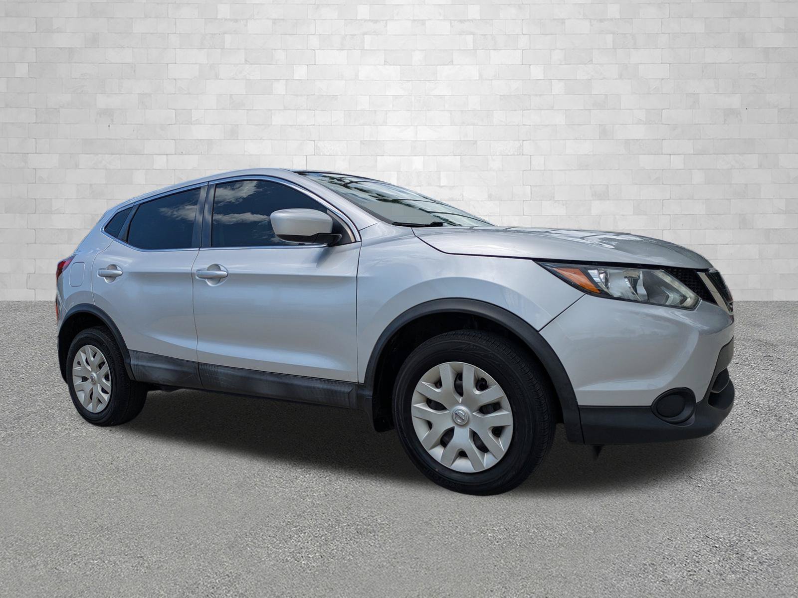 Used 2019 Nissan Rogue Sport S FWD image 1