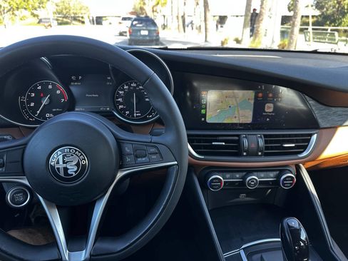 Used 2019 Alfa Romeo Giulia AWD image 6