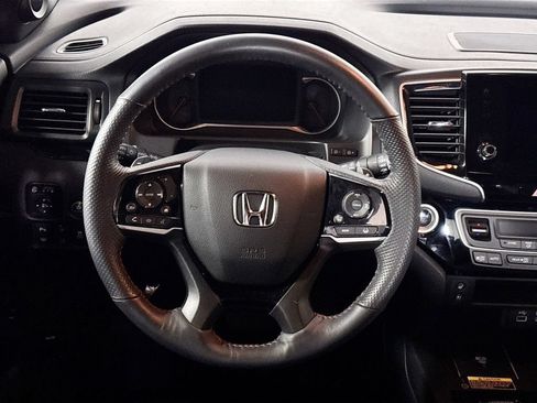 Used 2025 Honda Passport Black Edition image 13