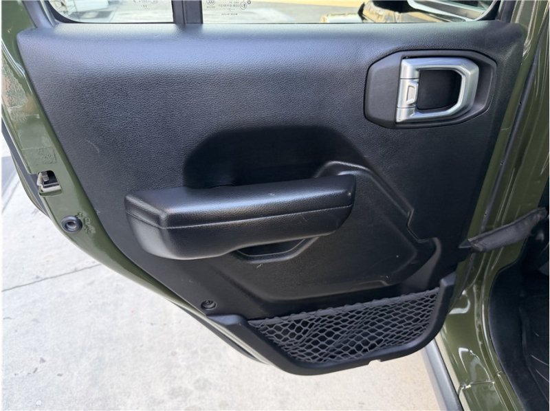 Used 2021 Jeep Wrangler Unlimited Rubicon AWD/4WD image 21